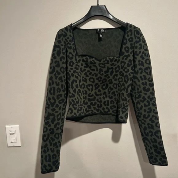 AQUA Leopard animal print Jacquard Long Sleeve Top Black and Green - Picture 6 of 9